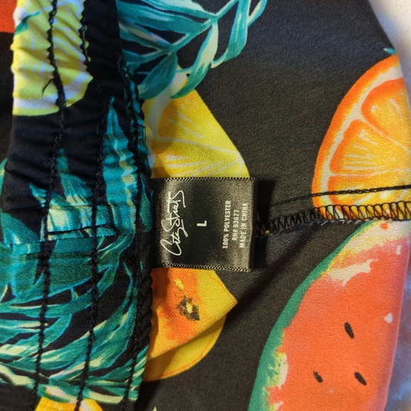 City Streets black shorts fruit theme size large - Picture 7 of 9